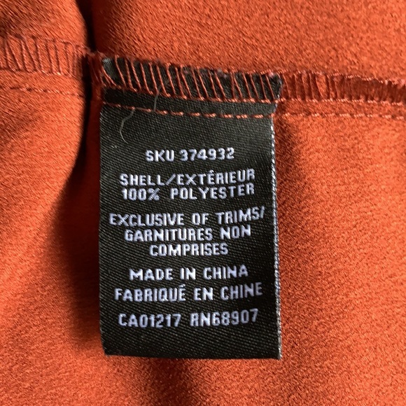 NWOT Le Chateau crepe de chine tank - Picture 3 of 4